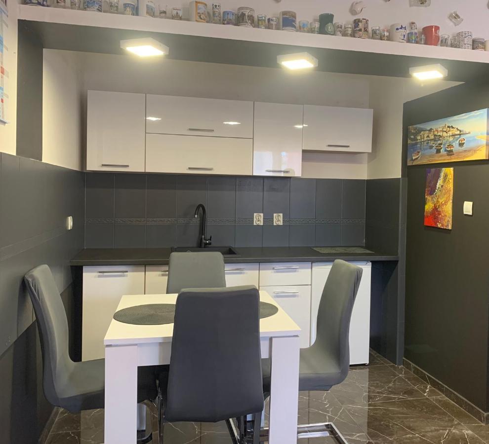 Studio Dama Blizina Amfiteatra I Bus Kolodvora ,Besplatan Privatni Parking,Self-Check- In Pula Extérieur photo