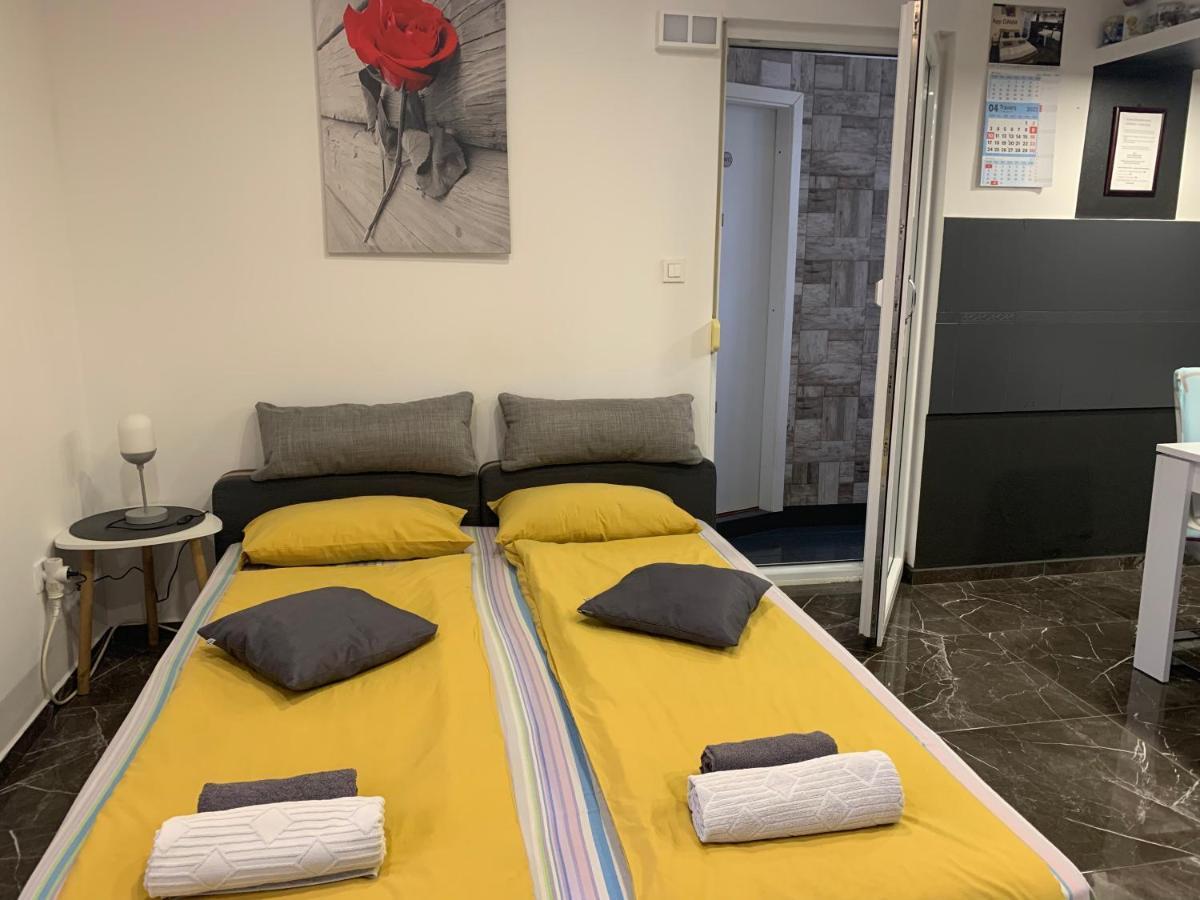 Studio Dama Blizina Amfiteatra I Bus Kolodvora ,Besplatan Privatni Parking,Self-Check- In Pula Extérieur photo