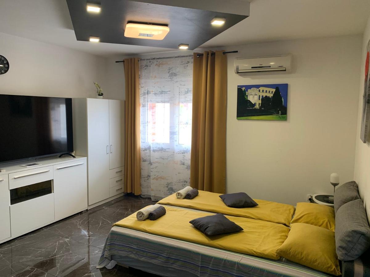 Studio Dama Blizina Amfiteatra I Bus Kolodvora ,Besplatan Privatni Parking,Self-Check- In Pula Extérieur photo